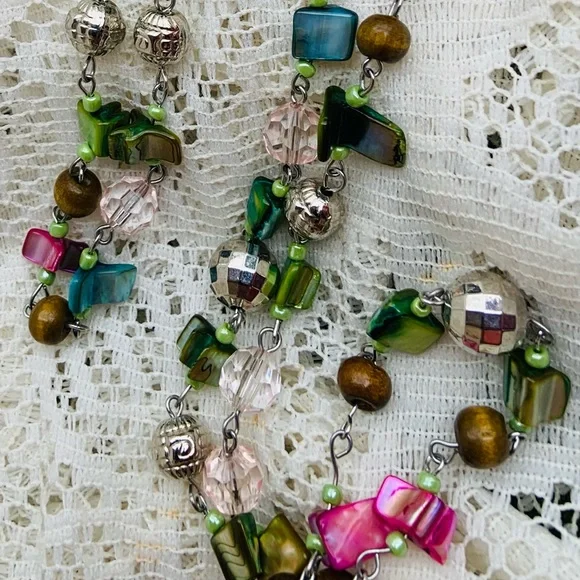 •Beautiful Pastel Colored Necklace• - Picture 3 of 4